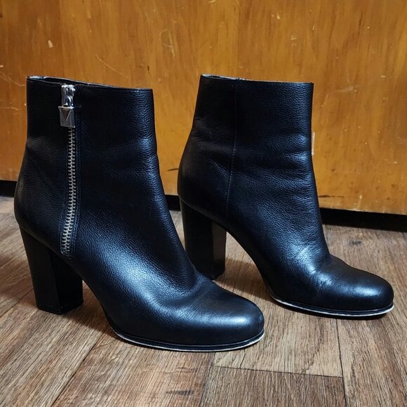 Michael Khors Heeled Booties (Black - 8M) - Picture 4 of 7